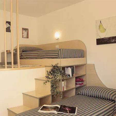 Residence Domaso מלון דירות