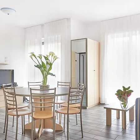 Residence Domaso 3* דומאסו