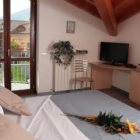 Residence Domaso מלון דירות