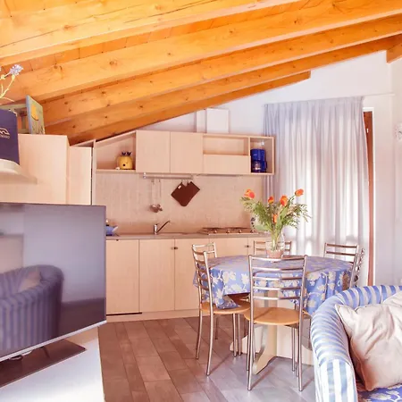 Residence Domaso מלון דירות