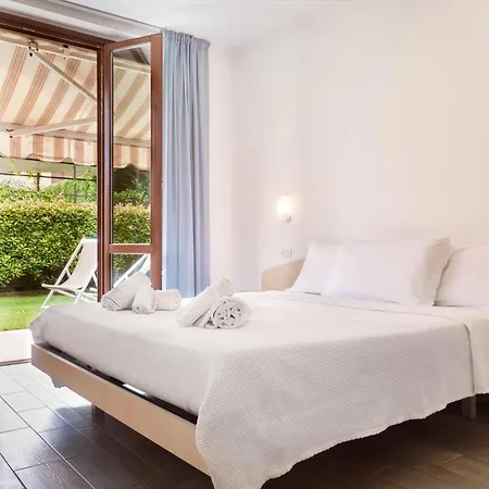 Residence Domaso מלון דירות
